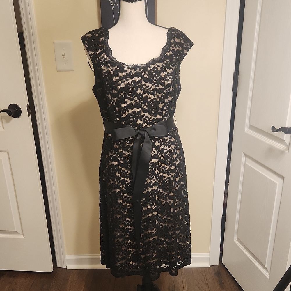 R&M Richards Black Lace Midi Dress
